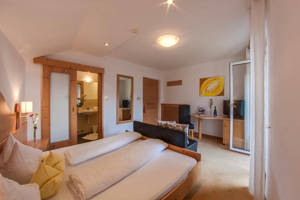 Pension Verdinserhoehe Schenna Kamer foto