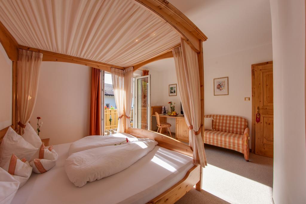 Pension Verdinserhoehe Schenna Kamer foto