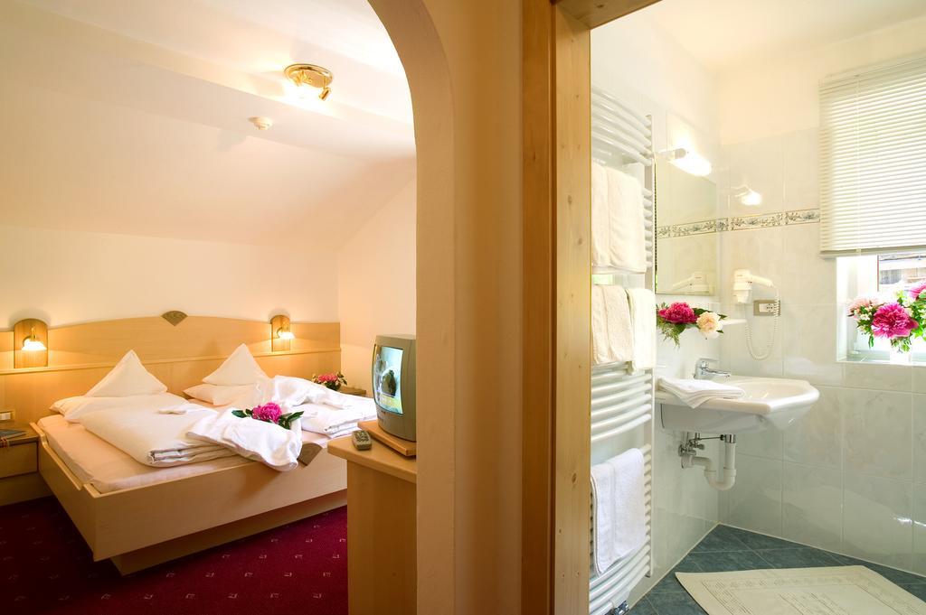 Pension Verdinserhoehe Schenna Kamer foto